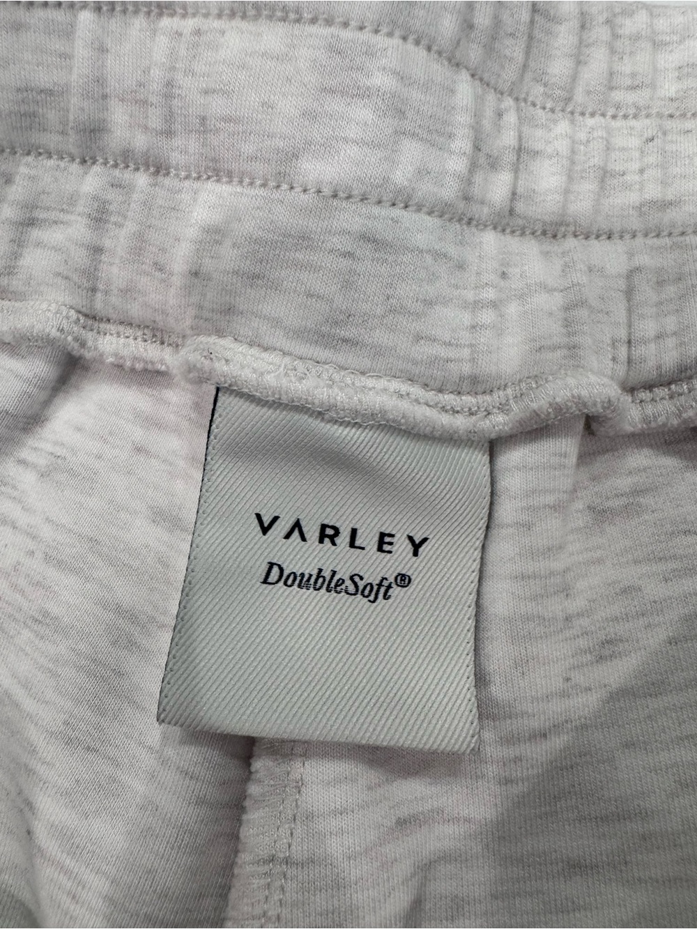 Varley Atrium High-Rise short 4.5” - Picture 2 of 5